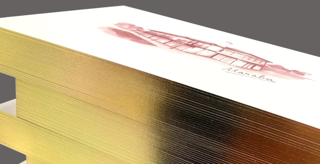 Cantos estampados con foil oro en tarjetón
