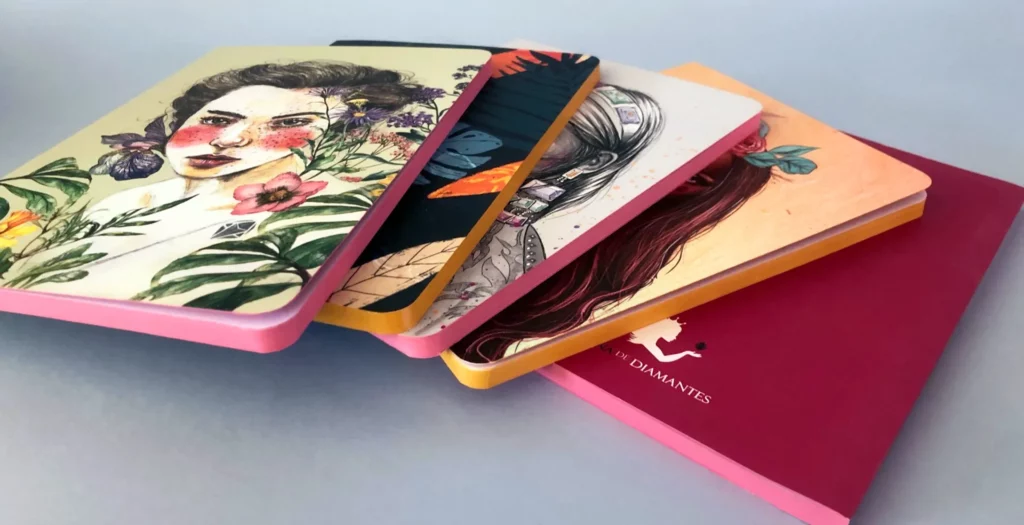 Cuadernos con cantos pintados