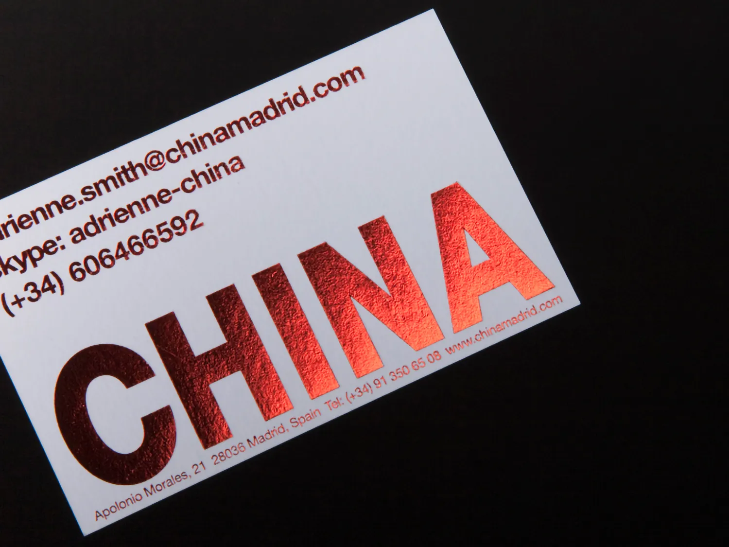 Stamping metalizado rojo (hot stamping) en tarjeta de visita