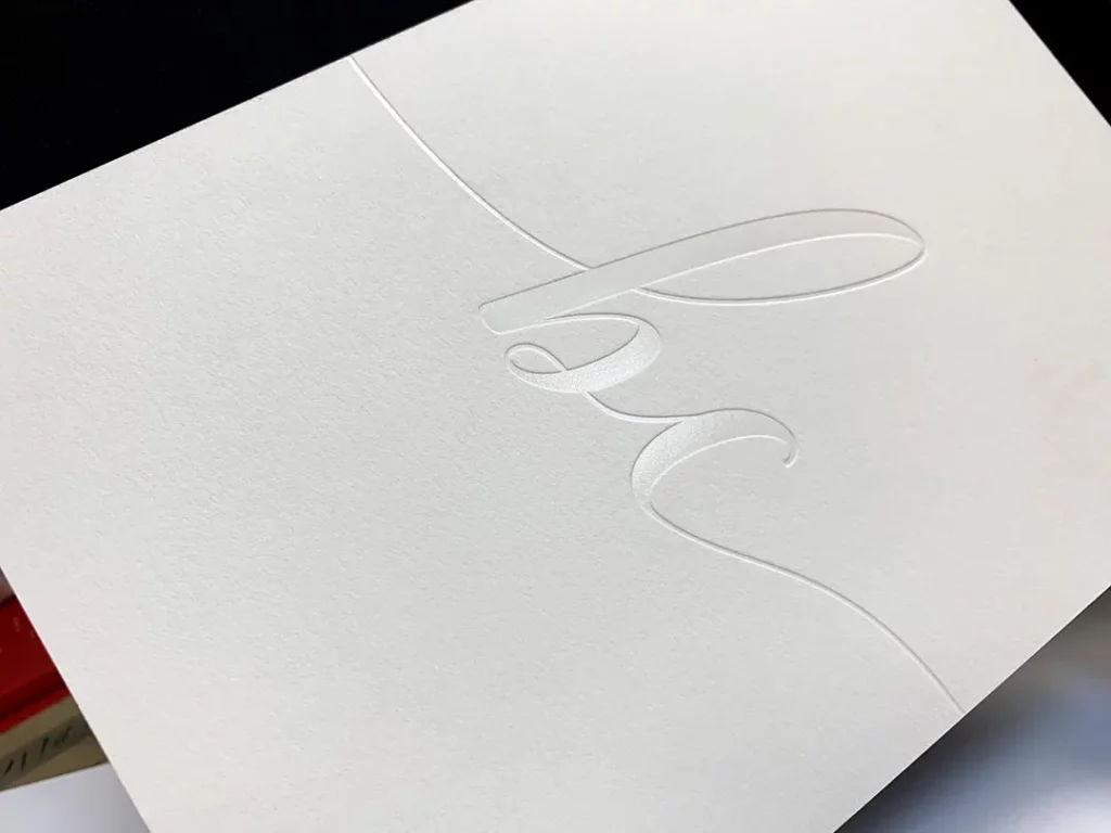 Stamping transparente (hot stamping) sobre papel blanco