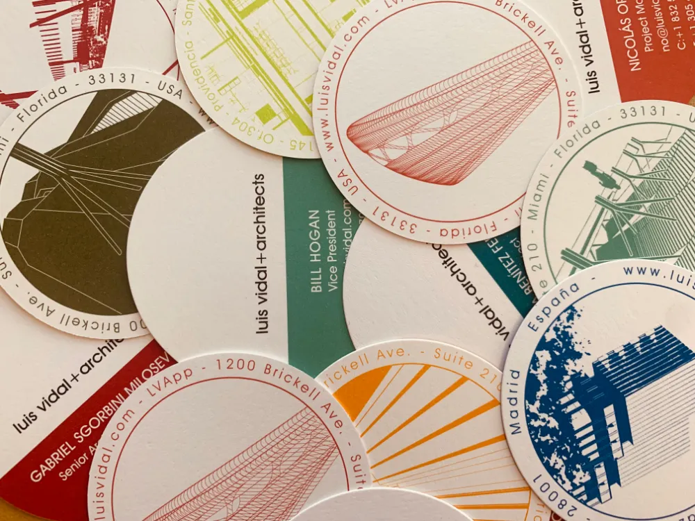 Tarjetas circulares impresas y troqueladas a medida