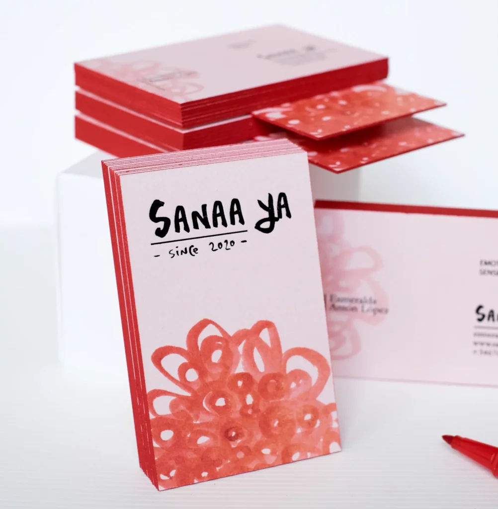 Tarjetas con cantos pintados en rojo