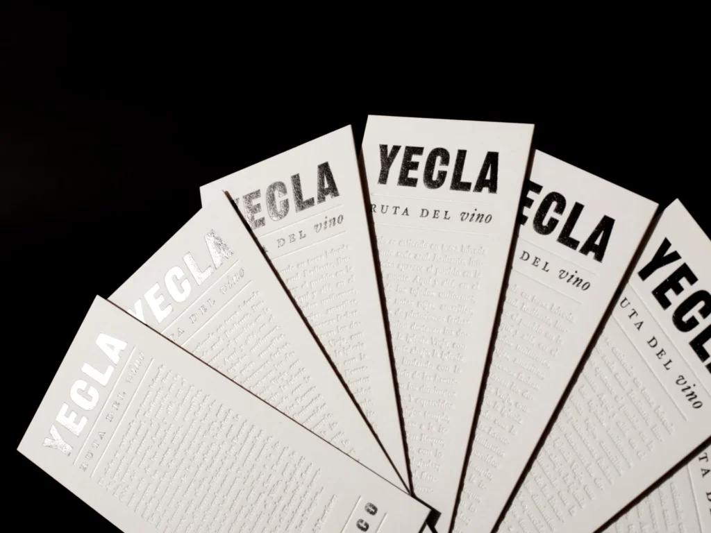 Tarjetas con estampación en caliente negro brillo