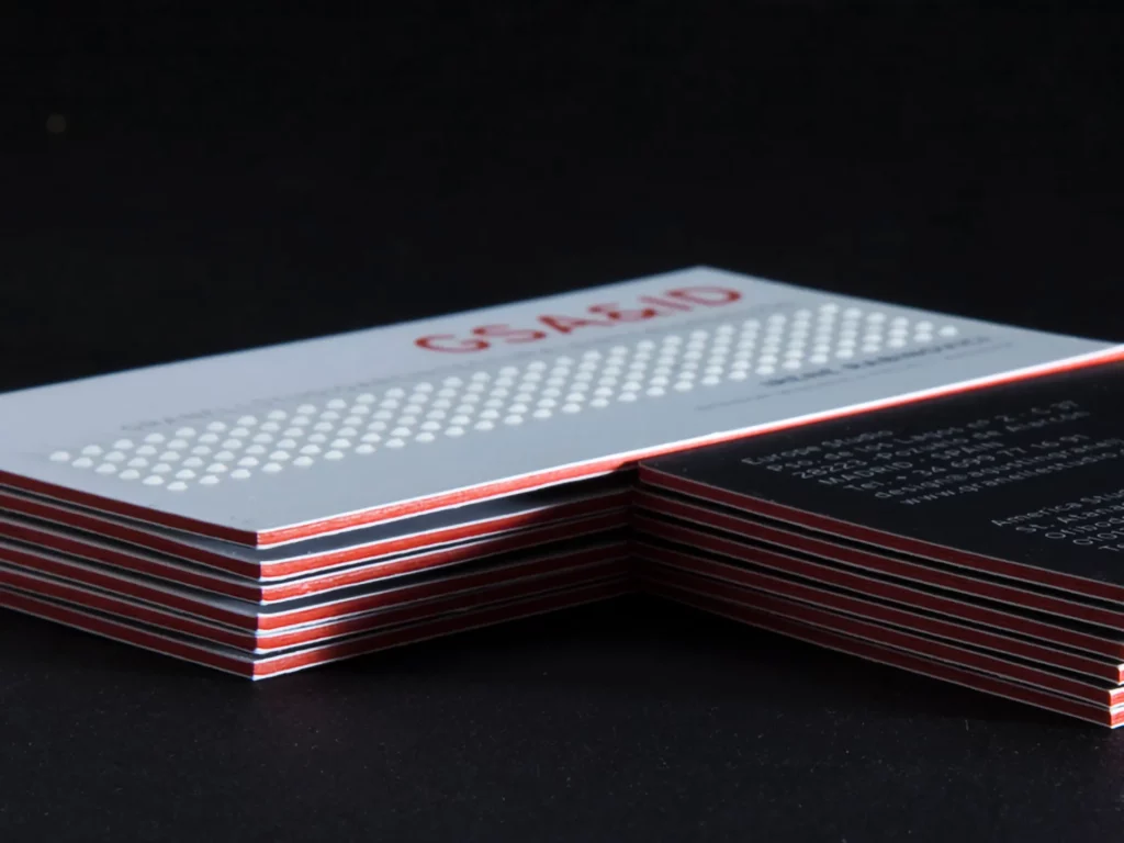 Tarjetas contracoladas con barniz y braille