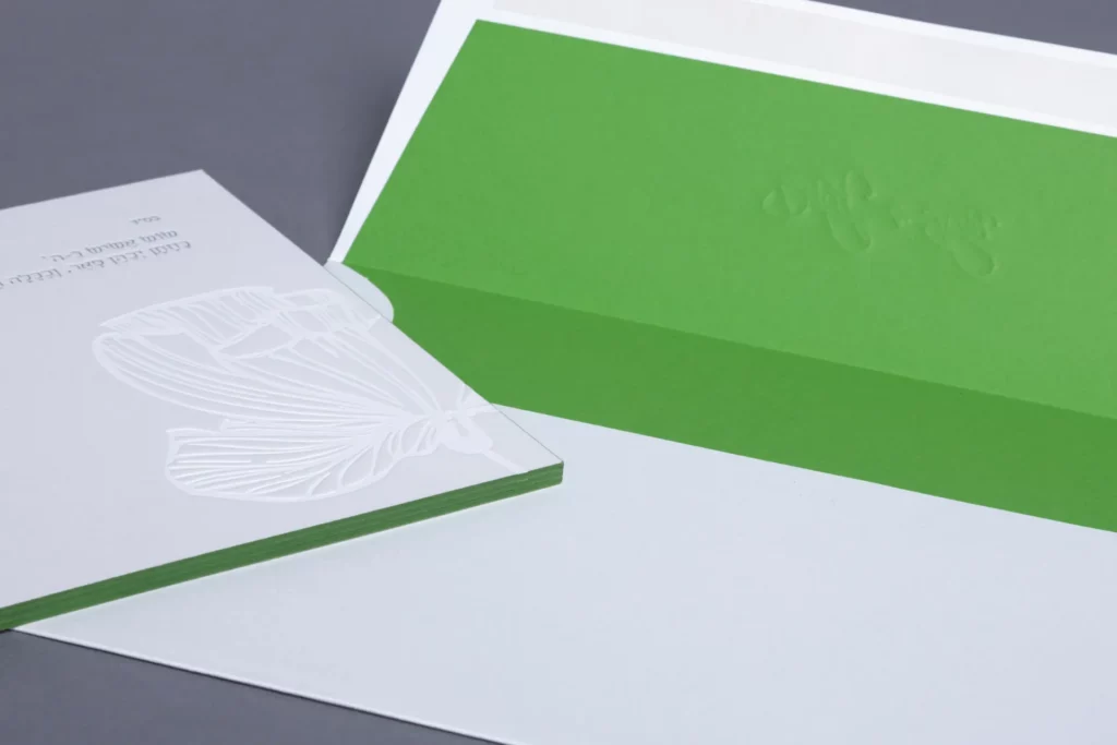 Tarjetón con canto pintado en verde