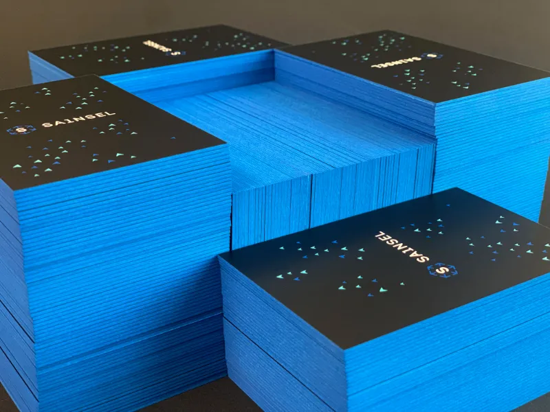 Tarjetas con cantos pintados en azul